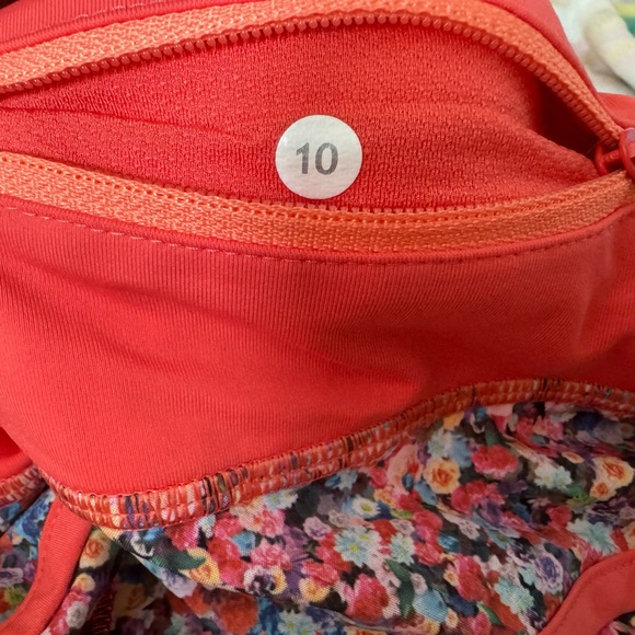 Lululemon floral speed short size 10 - Picture 6 of 7